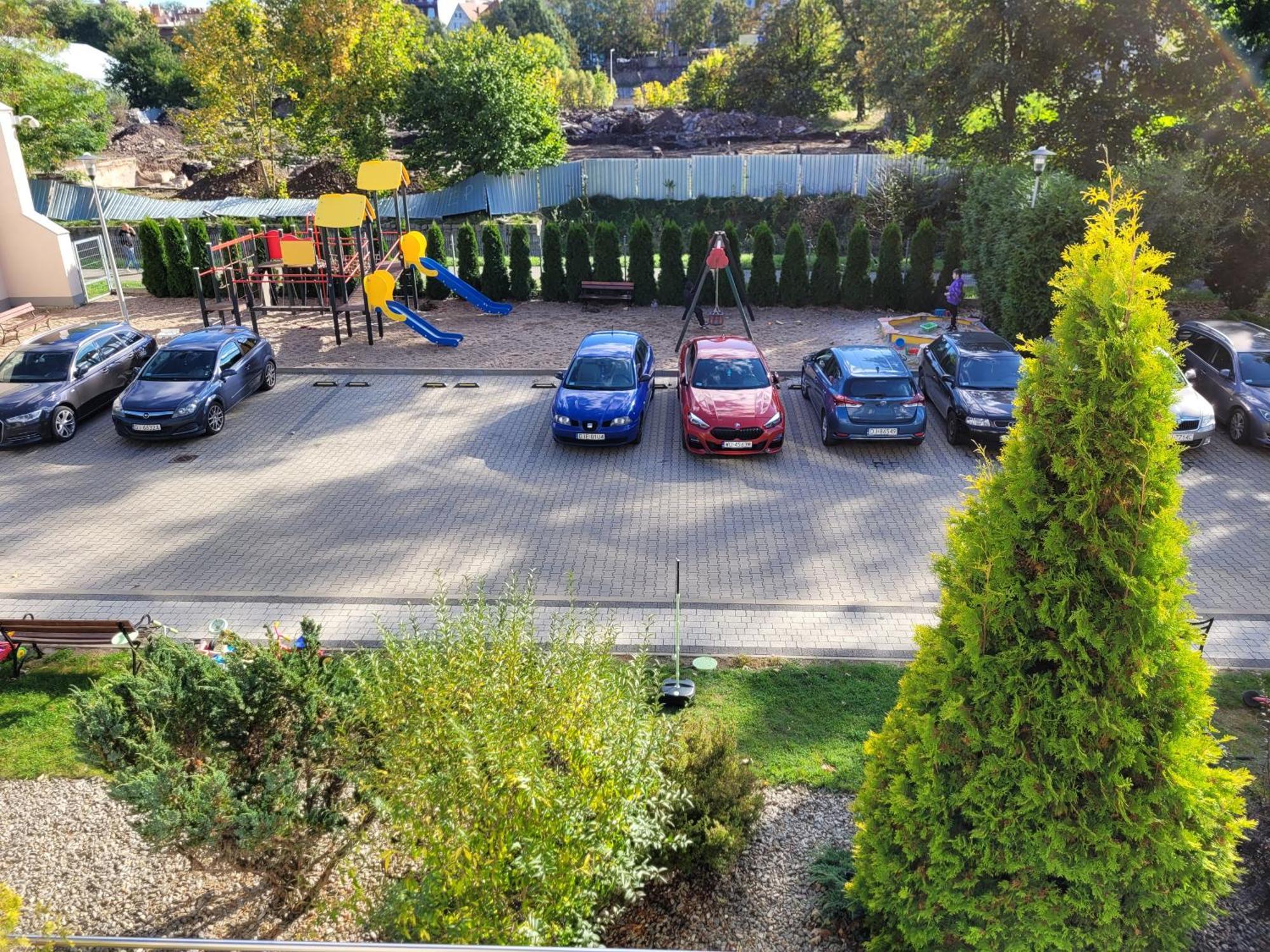 Apartament Lilla Jelenia Gora Bagian luar foto
